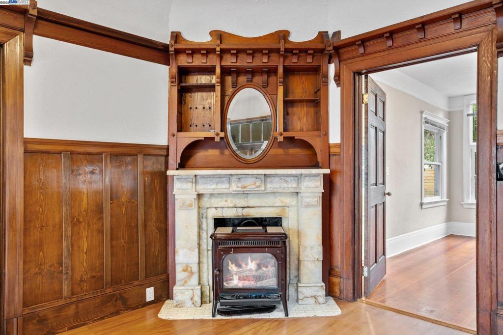 WEST OAKLAND - Residential Income