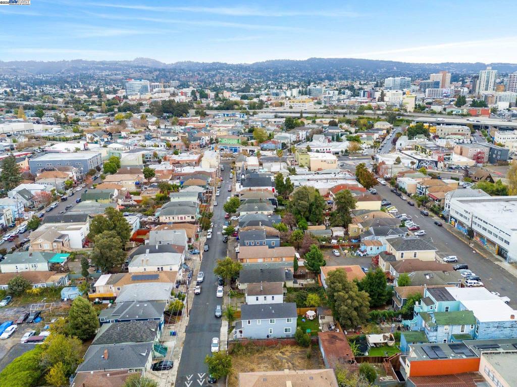 WEST OAKLAND - Residential Income