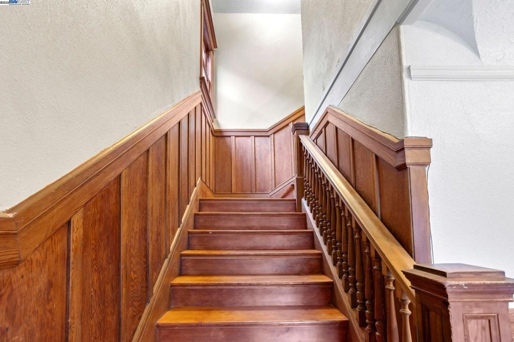 WEST OAKLAND - Residential Income