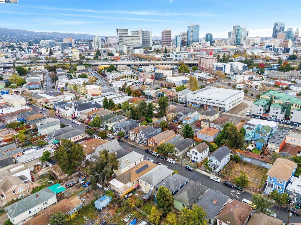 WEST OAKLAND - Residential Income