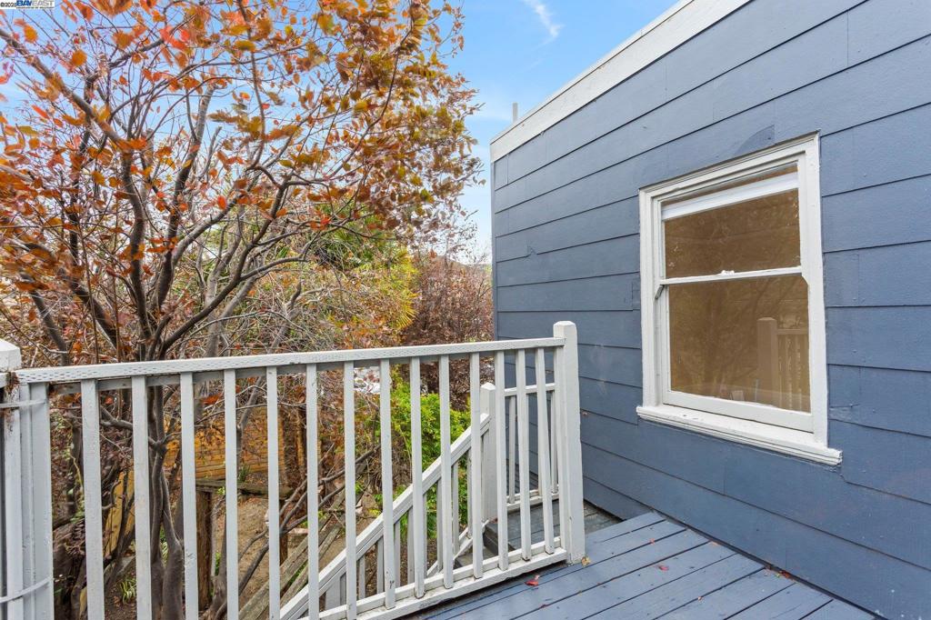 WEST OAKLAND - Residential Income