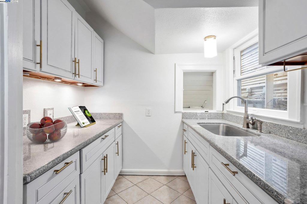 WEST OAKLAND - Residential Income