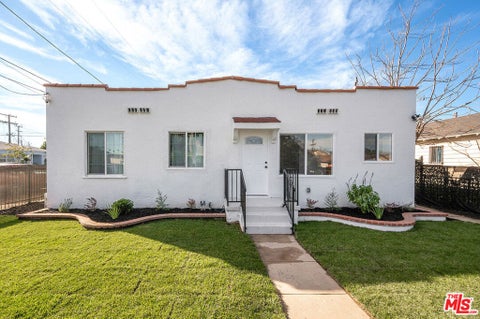 Photo of 6419 Bonsallo Avenue, Los Angeles, CA 90044 (MLS # 26855447)