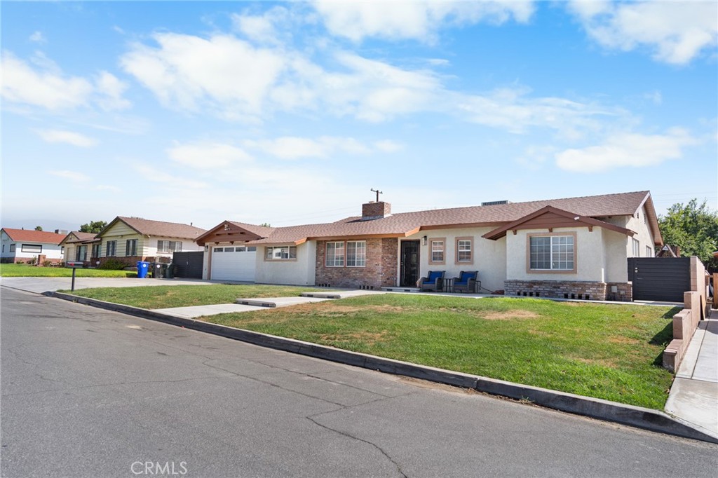1005 N Encina