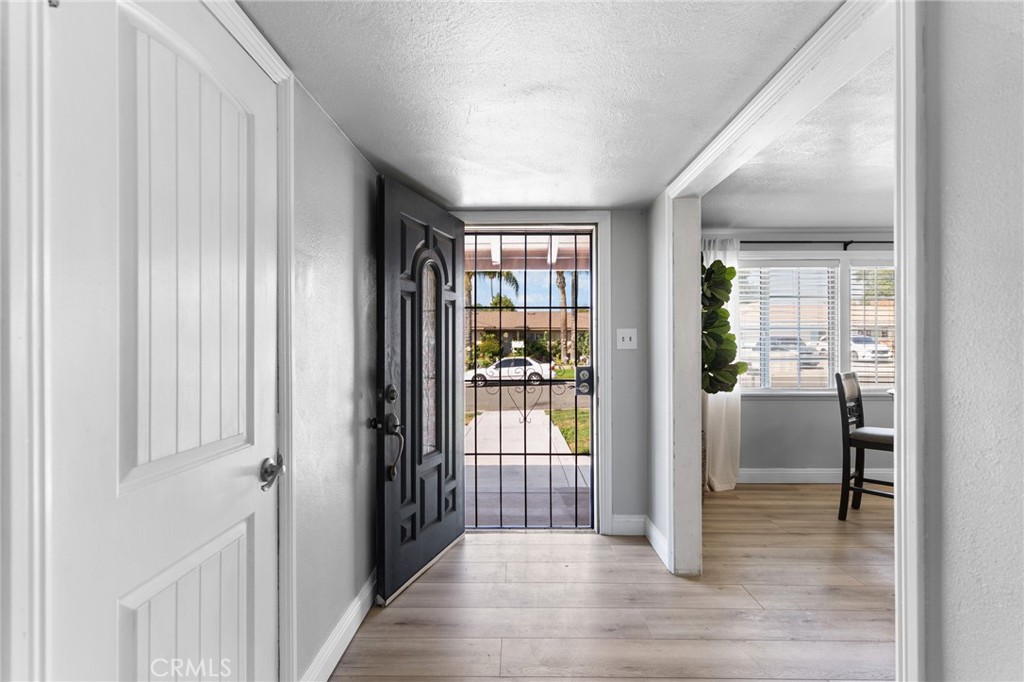 1005 N Encina