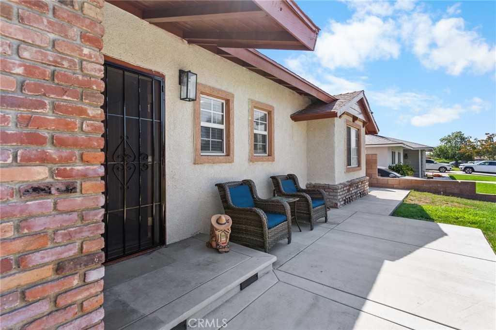 1005 N Encina