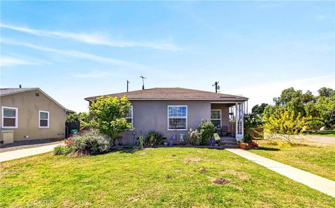 Photo of 102 E Osgood St, Long Beach, CA 90805 (MLS # DW26087764)