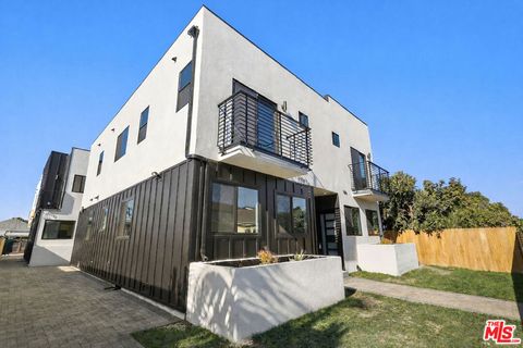 Photo of 1731 S New Hampshire Avenue, Los Angeles, CA 90006 (MLS # 26662385)