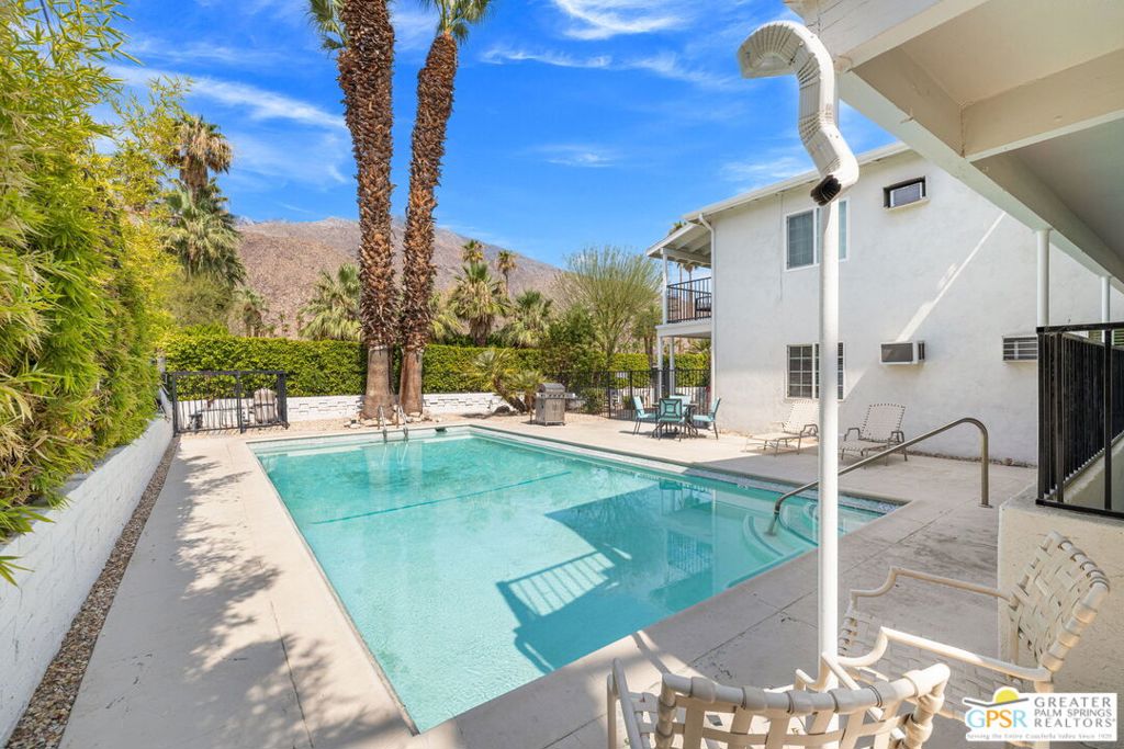 1674 S Via Salida