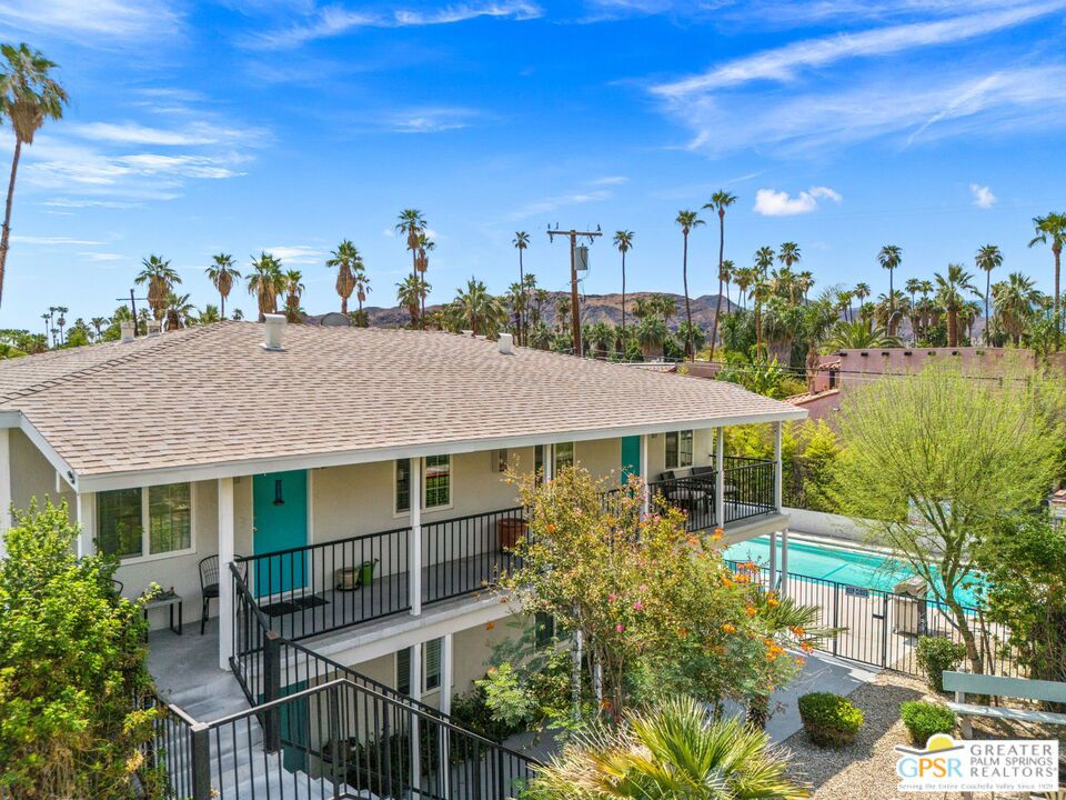 1674 S Via Salida