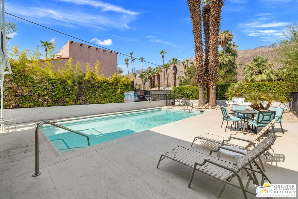 1674 S Via Salida