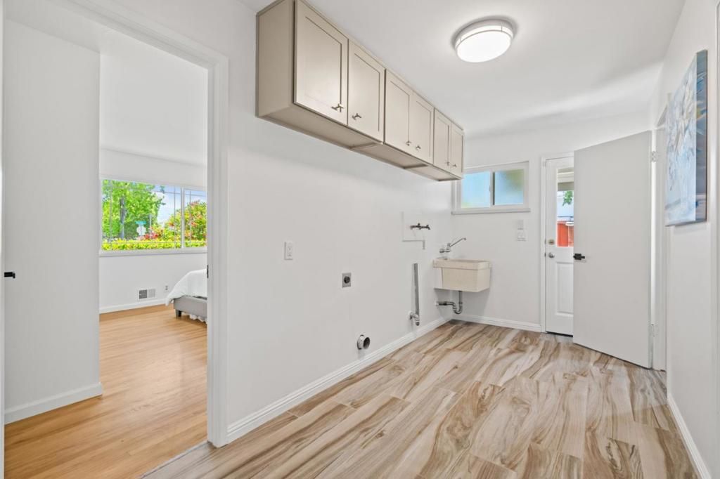 listing image 130726970046993987653