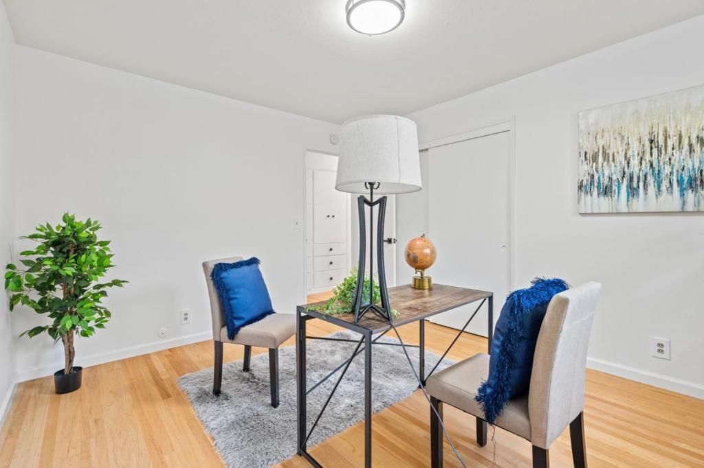 listing image 130728135698566478707