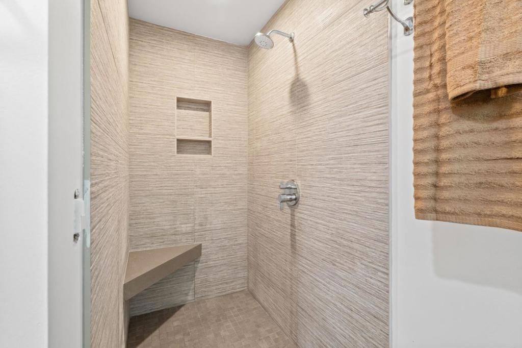 listing image 130721682910426345840