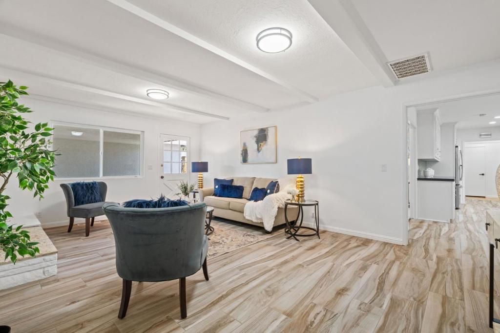 listing image 130728628128497876118
