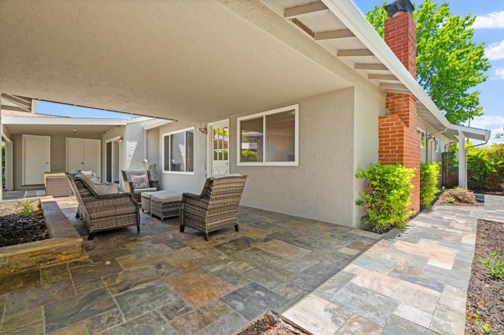 listing image 130727538984235956290