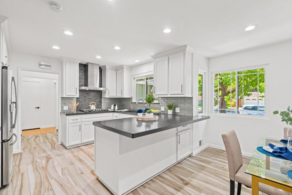 listing image 130729682556264984570