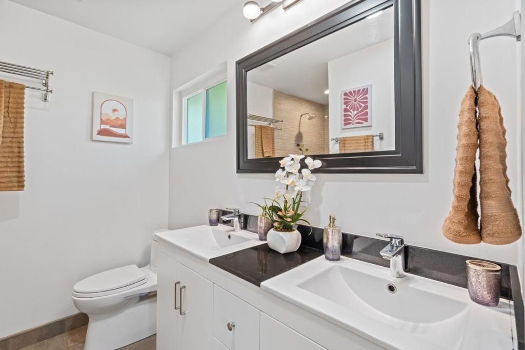 listing image 130721608743427352031