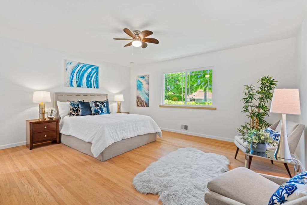 listing image 130721712298192702327