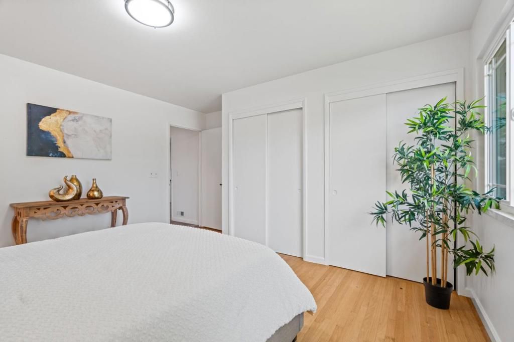 listing image 130728452553980068320