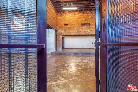 Photo of 5000 W Adams Boulevard, Los Angeles, CA 90016 (MLS # 25614275)