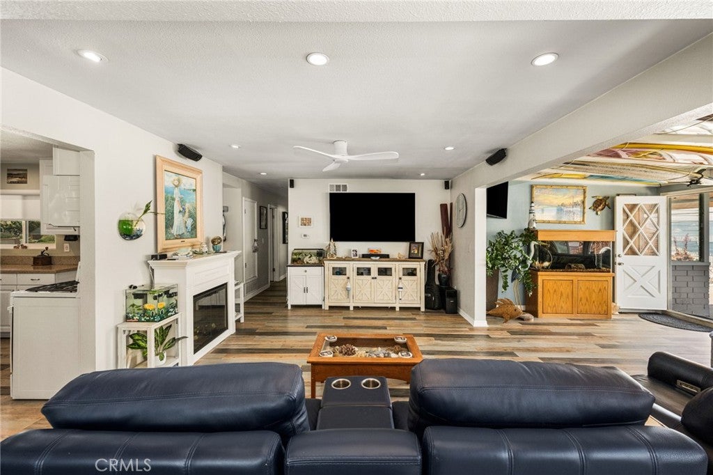 15732 Swan Lane, Huntington Beach CA 92649 - Photo 7