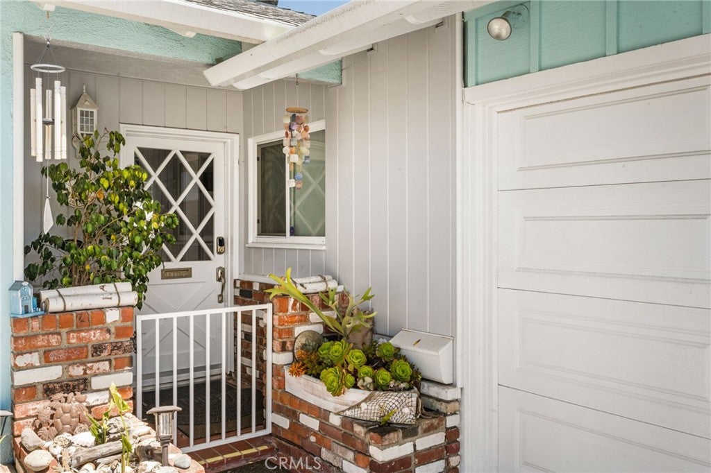 15732 Swan Lane, Huntington Beach CA 92649 - Photo 9