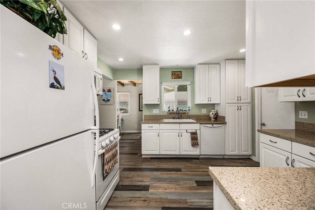 15732 Swan Lane, Huntington Beach CA 92649 - Photo 27