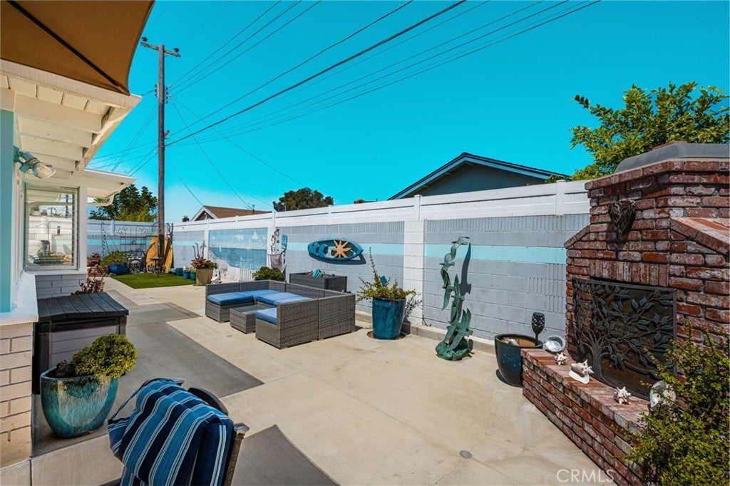 15732 Swan Lane, Huntington Beach CA 92649 - Photo 17