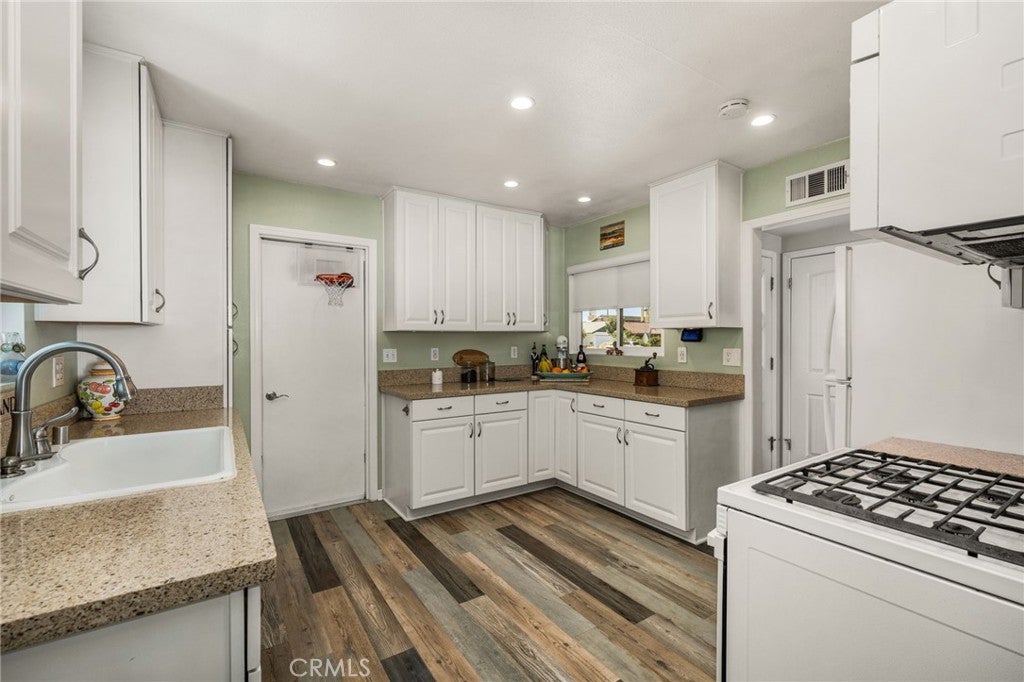 15732 Swan Lane, Huntington Beach CA 92649 - Photo 26