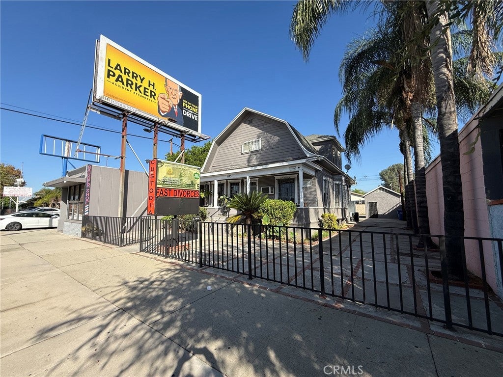 685 W Mission