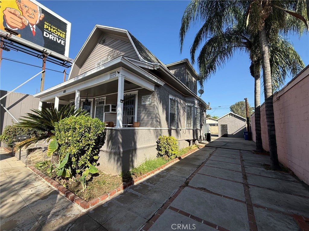 685 W Mission