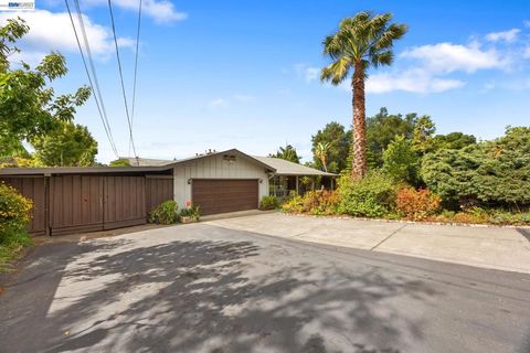Photo of 2857 Randall Way Way, Hayward, CA 94541 (MLS # 41131785)