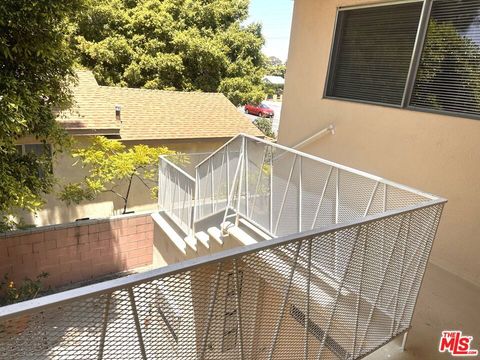 Photo of 5411 S Centinela Avenue #3, Los Angeles, CA 90066 (MLS # 26853647)
