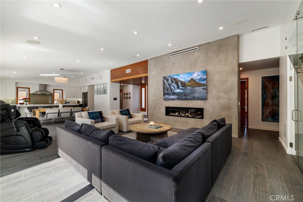 4189 S Cloverdale Avenue