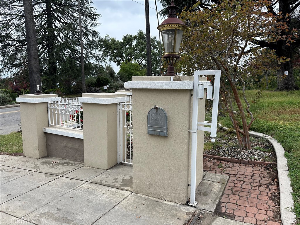 1185 E Altadena Drive