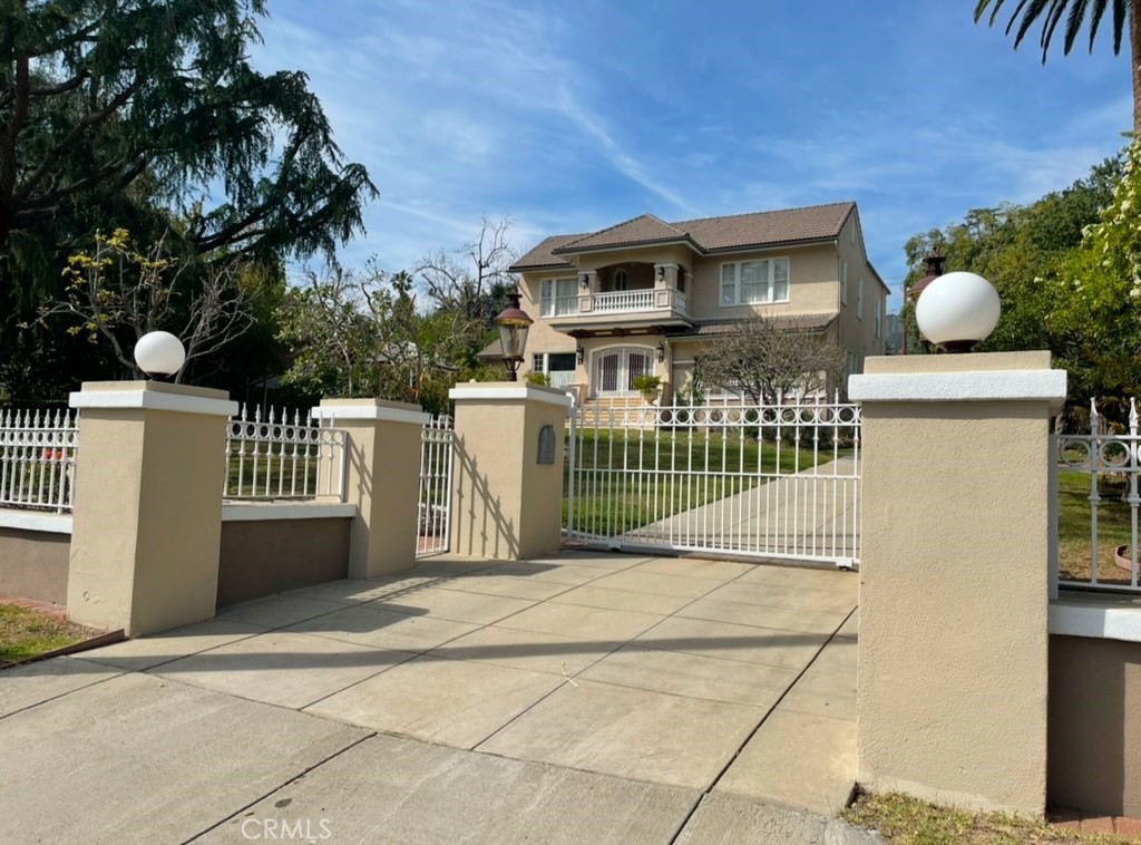 1185 E Altadena Drive