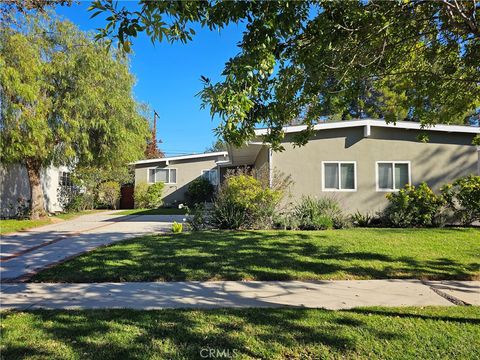 Photo of 6014 Wish Avenue, Encino, CA 91316 (MLS # SR26005036)