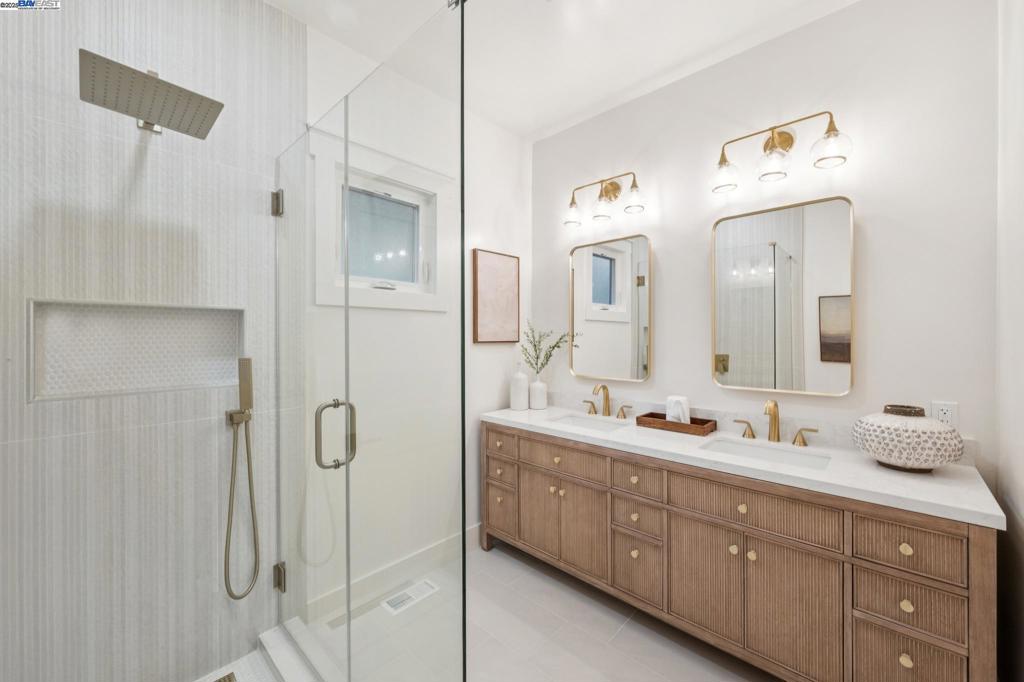 LOWER ELMWOOD - Residential
