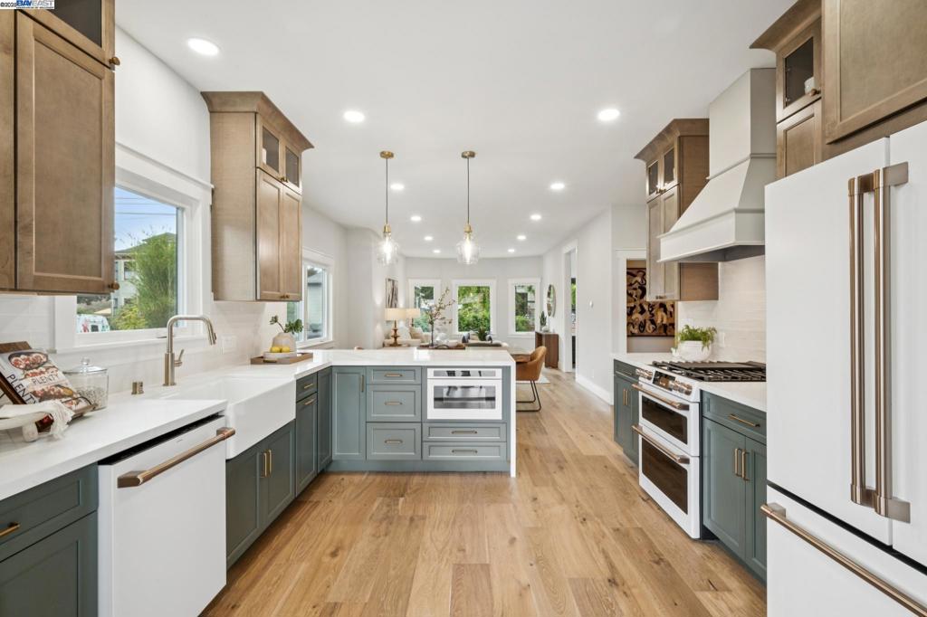 LOWER ELMWOOD - Residential