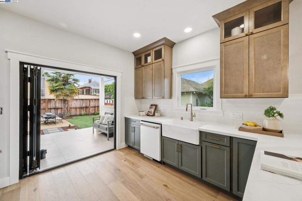 LOWER ELMWOOD - Residential