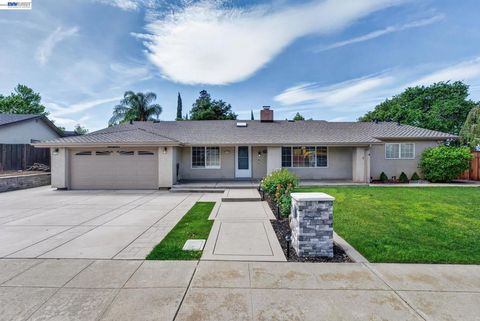 Photo of 1147 Lomitas Ave Ave, Livermore, CA 94550 (MLS # 41130720)