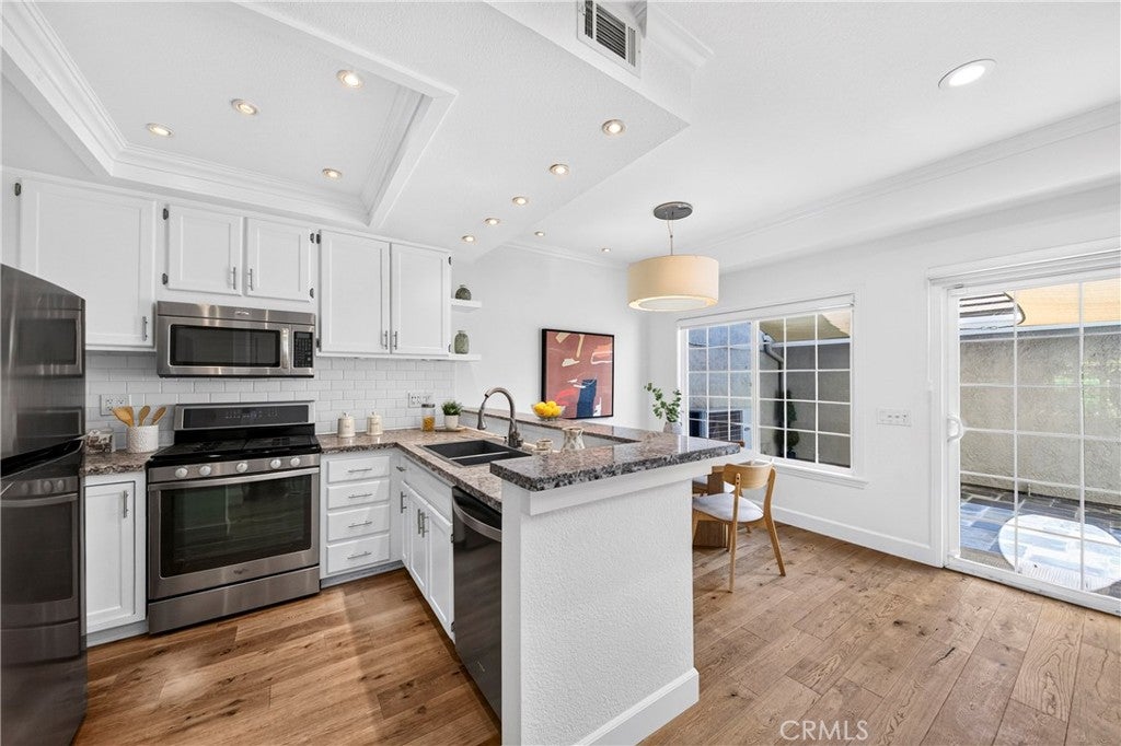 93 Goldenrod, Irvine CA 92614 - Photo 10