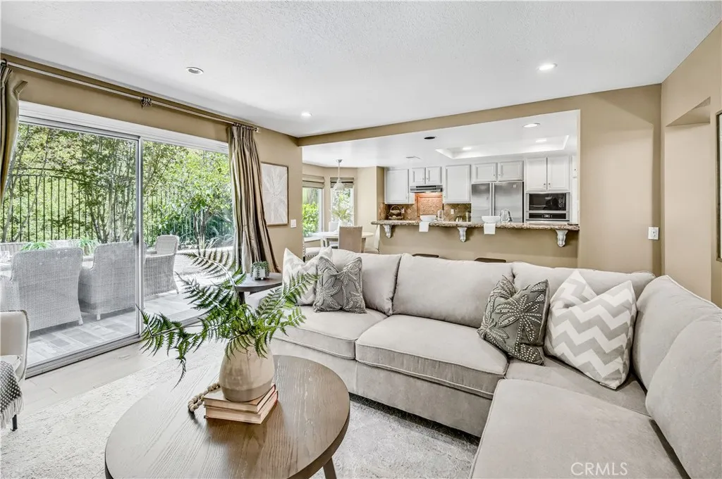 Calabasas, California 91302, United States, 3 Bedrooms Bedrooms, ,3 BathroomsBathrooms,Residential,Active,170135