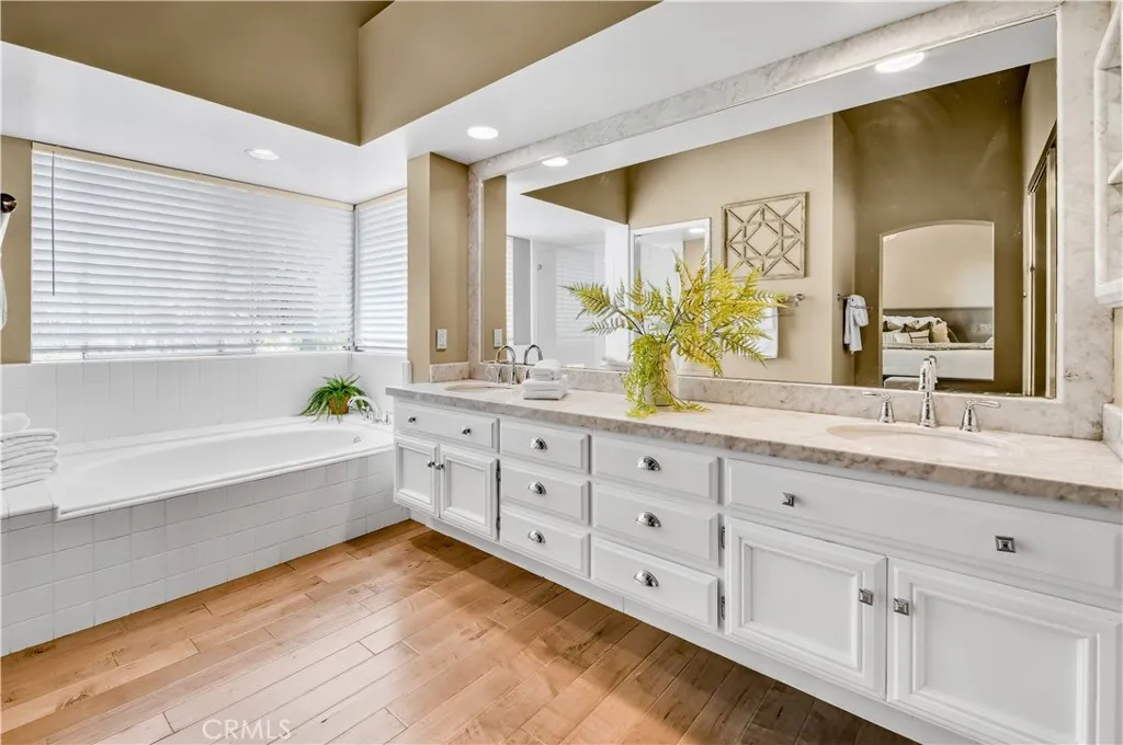 Calabasas, California 91302, United States, 3 Bedrooms Bedrooms, ,3 BathroomsBathrooms,Residential,Active,170135