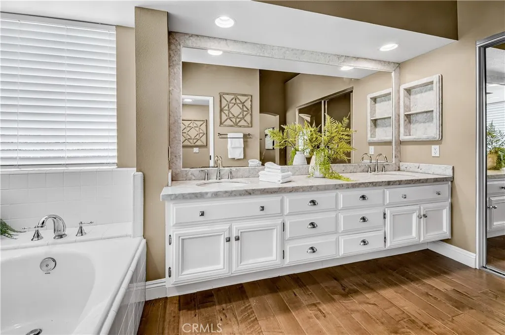 Calabasas, California 91302, United States, 3 Bedrooms Bedrooms, ,3 BathroomsBathrooms,Residential,Active,170135