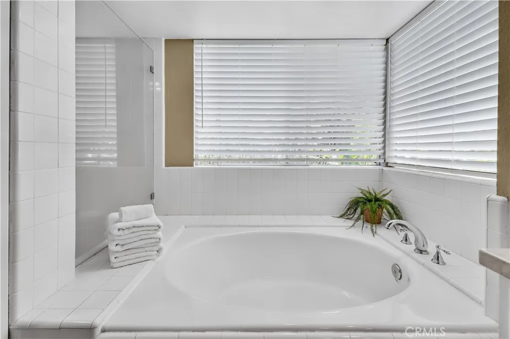 Calabasas, California 91302, United States, 3 Bedrooms Bedrooms, ,3 BathroomsBathrooms,Residential,Active,170135