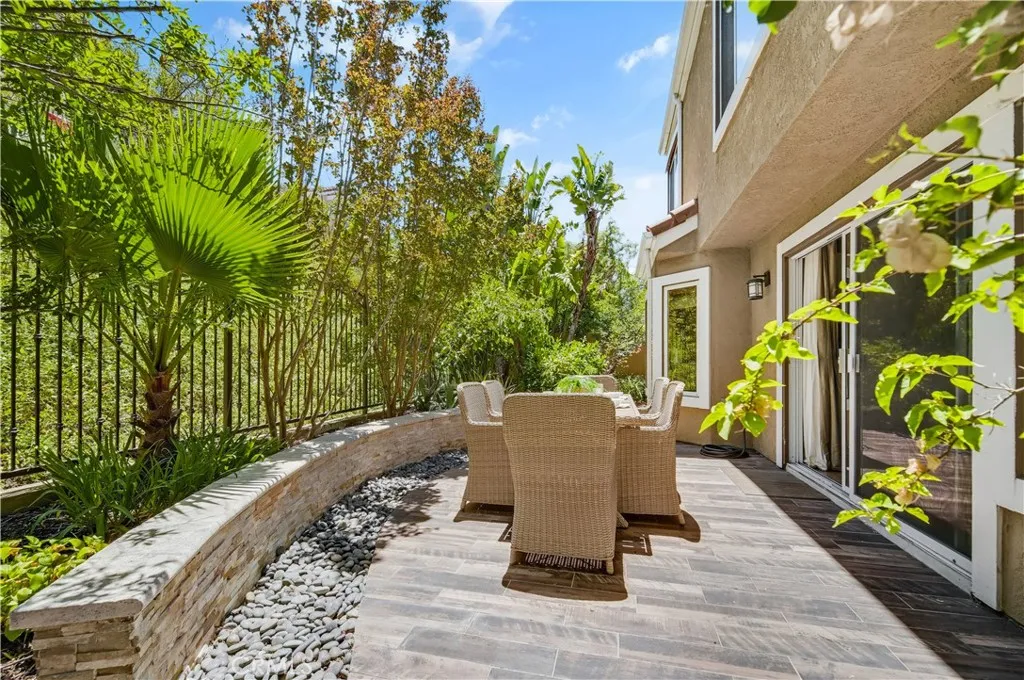 Calabasas, California 91302, United States, 3 Bedrooms Bedrooms, ,3 BathroomsBathrooms,Residential,Active,170135