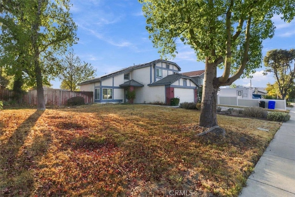2243 N Maple