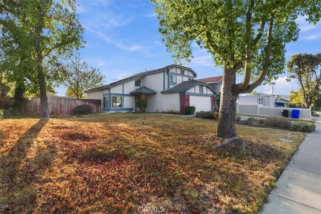 2243 N Maple